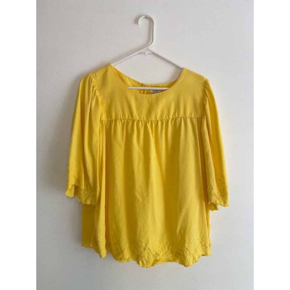 Crown & Ivy Lightweight Yellow Embroidered Short Sleeve Blouse Size M